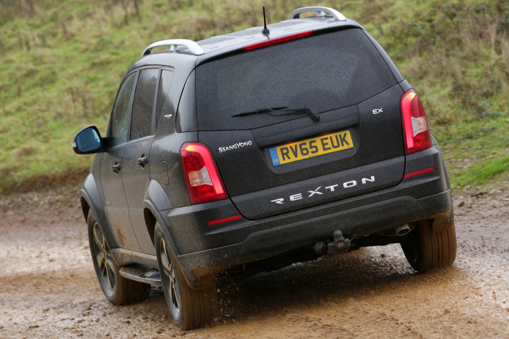 V terénu pomáhá mimo jiné žebřinový rám a pohon všech kol, SsangYong Rexton W.