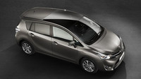 Součástí výbavy může být i panoramatické okno, Toyota Verso.