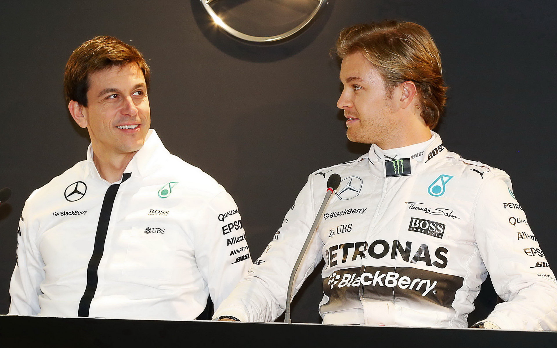 Příští rok to bude pořádný zápřah, Nico (Wolff a Rosberg při Stars & Cars ve Stuttgartu)