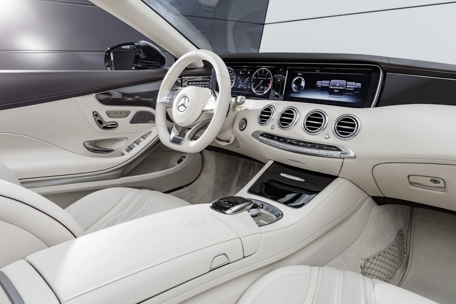 Interiér je potažený kůží Nappa, Mercedes-AMG S 65 Cabriolet.