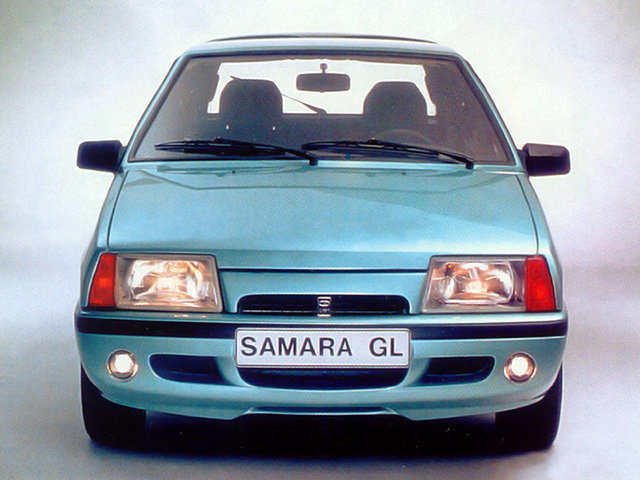Nárazník byl po vzoru tehdejší módy zaoblený, Lada Samara Baltic GL.