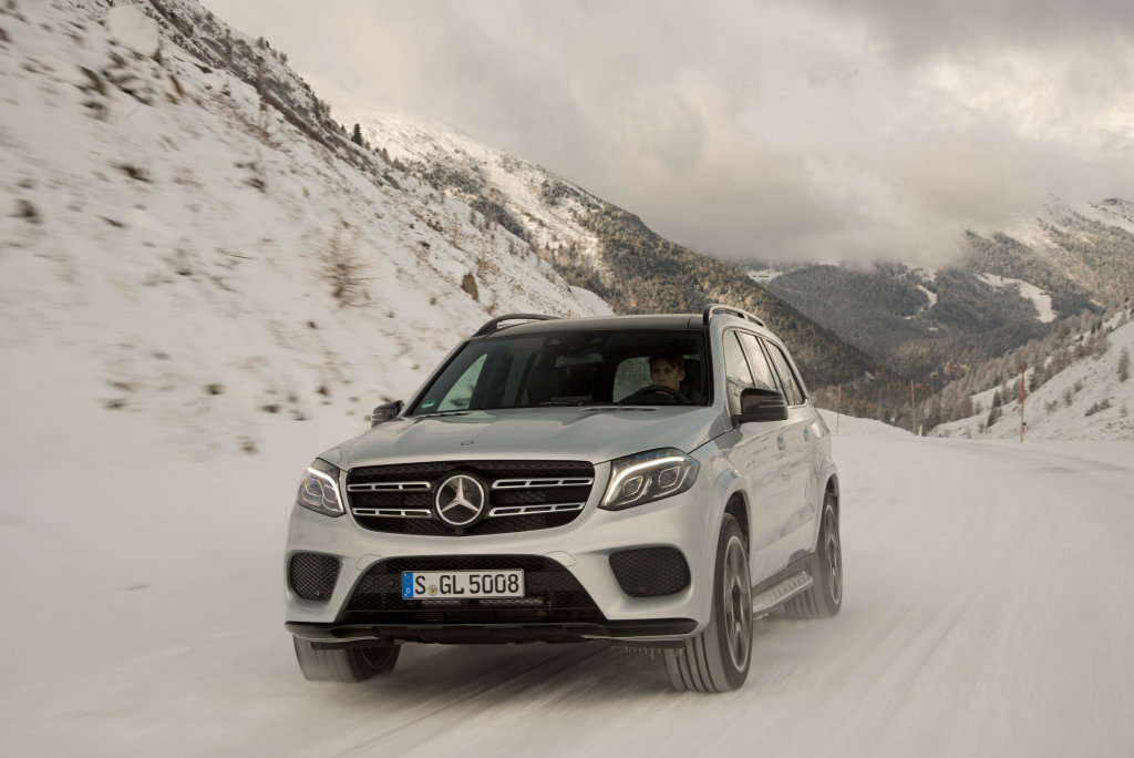Na zimní radovánky se luxusní SUV hodí, Mercedes-Benz GLS 500.
