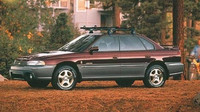 První verze terénního sedanu přišla v roce 1998, Subaru Legacy SUS.
