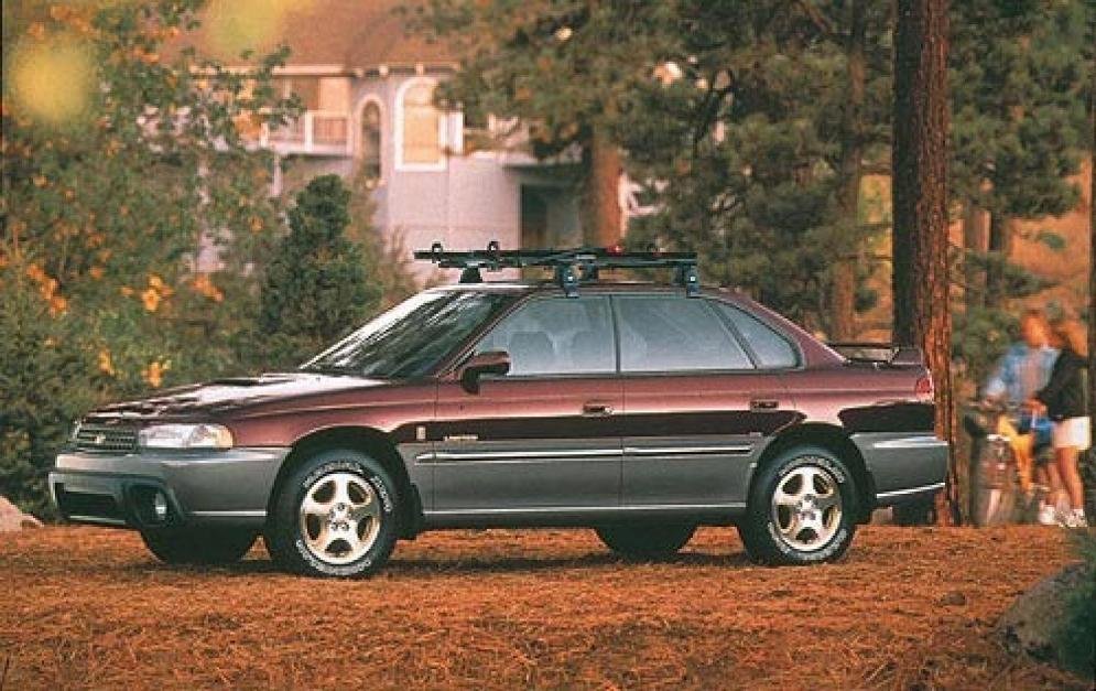 První verze terénního sedanu přišla v roce 1998, Subaru Legacy SUS.