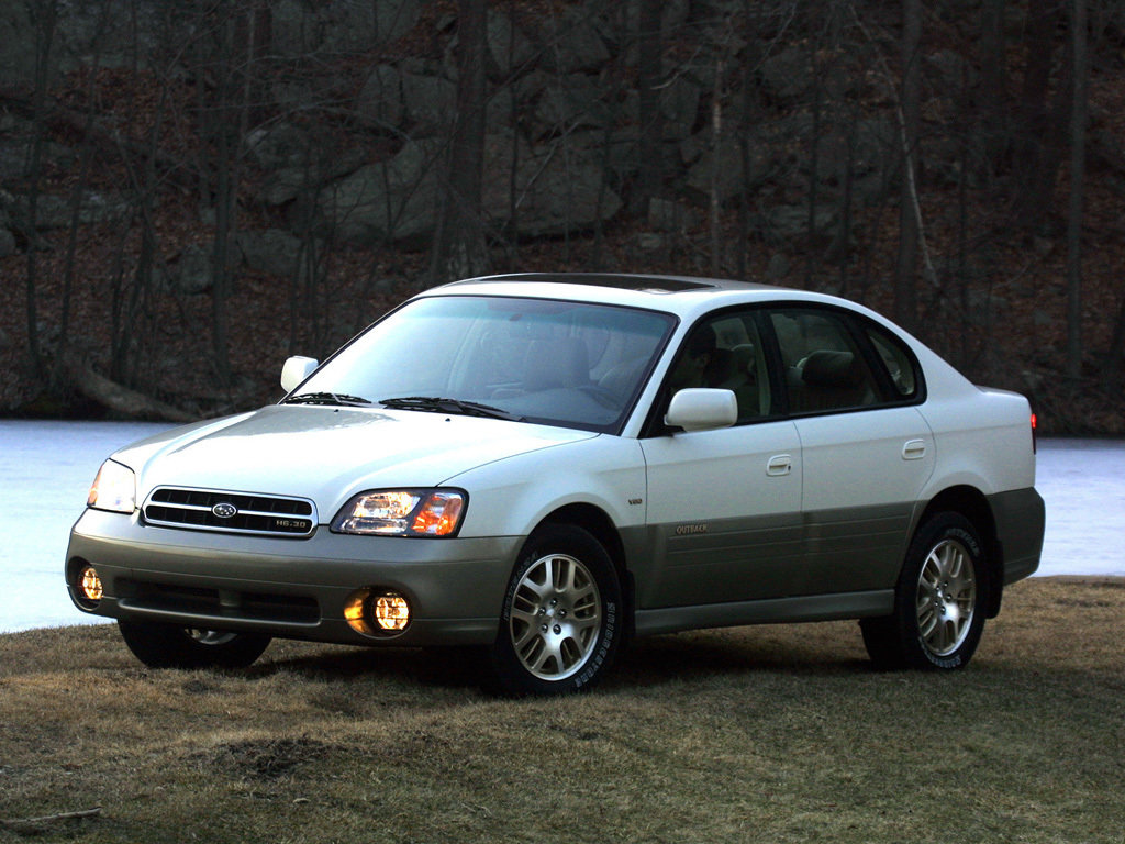 Až na tvar karosérie je sedan stejný jako kombi, Subaru Outback Sedan.