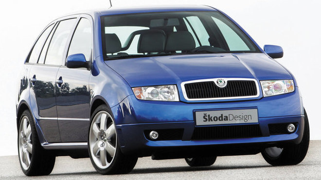 Koncept sportovního kombíku se poprvé ukázal na pařížském autosalonu 2002, Škoda Fabia Paris.