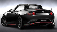 Auto se odlišuje bodykitem i červenými a černými detaily, Mazda Roadster Racing.