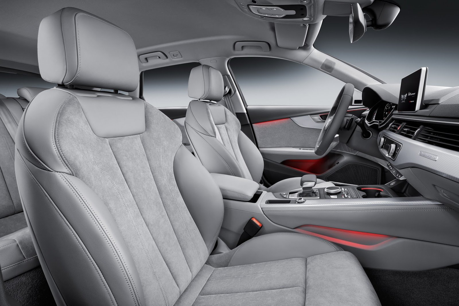 Audi A4 Allroad quattro láká na o 34 mm větší světlou výšku a šest motorů.