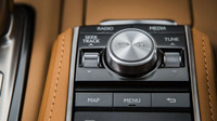 Čtyřmístné kupé Lexus LC 500 se chlubí pohonem zadních kol a atmosférickým osmiválcem.