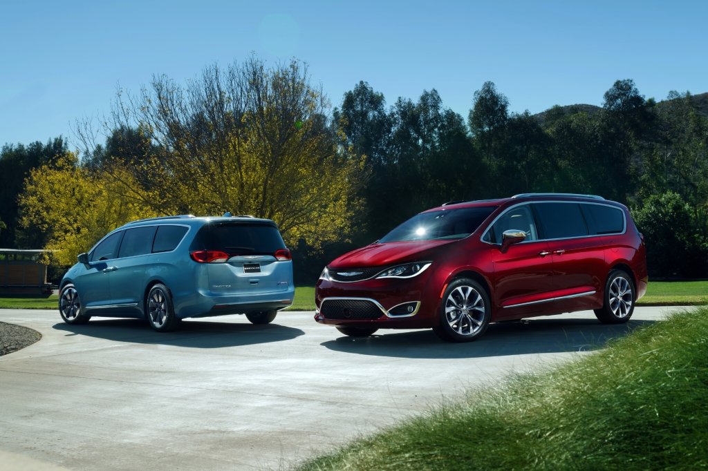 Chrysler Pacifica &amp; Pacifica Hybrid