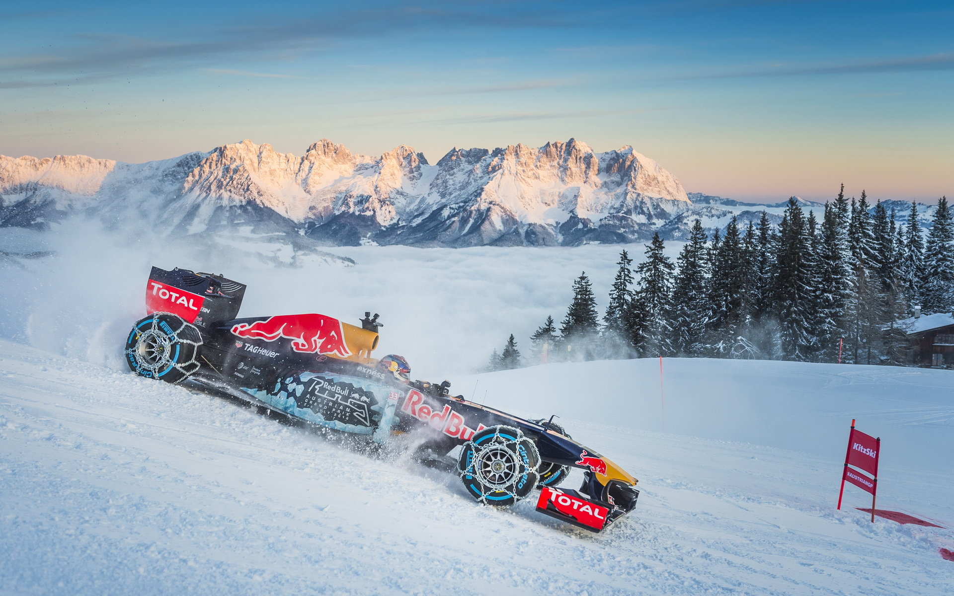Red Bull na svém voze jiř propaguje nového sponzora, podle kterého pojmenuje motory Renault: TAG Heuer