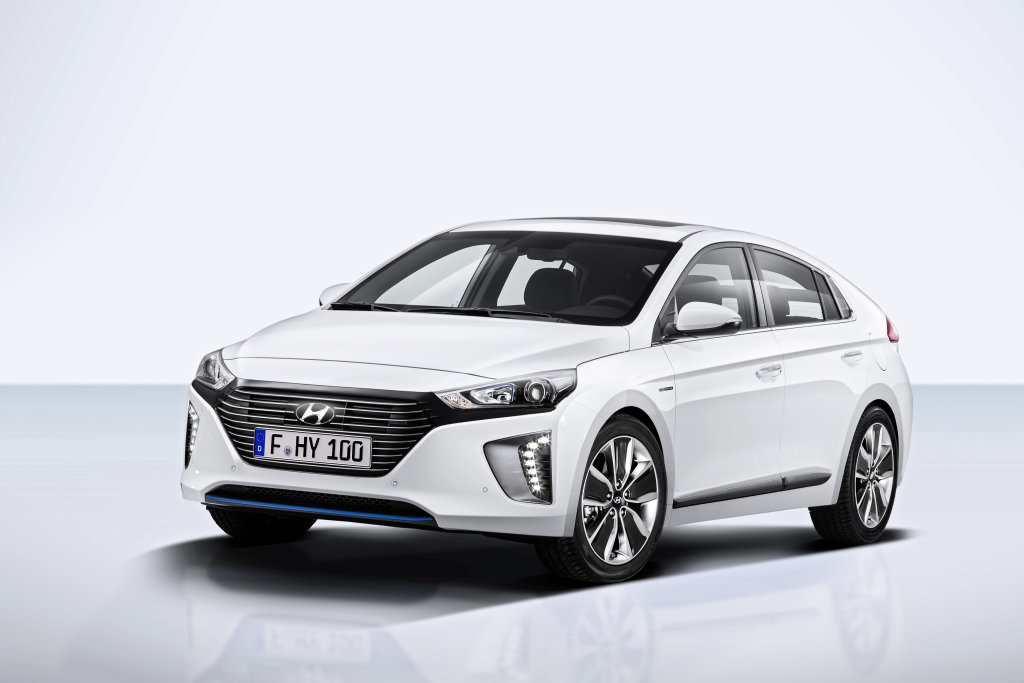 Hyundai Ioniq bude k dispozici jako hybrid, plug-in hybrid a elektromobil.