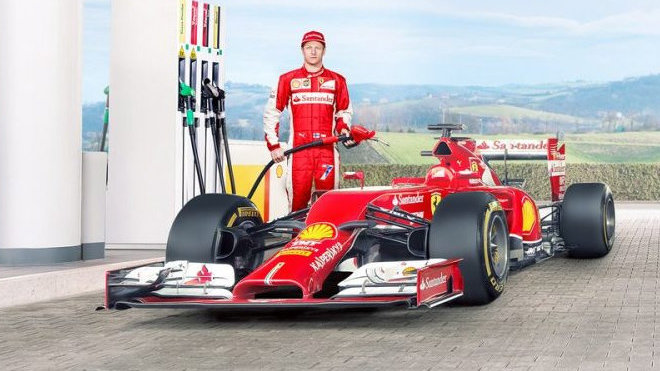 Kimi Räikkönen při tankování svého Ferrari