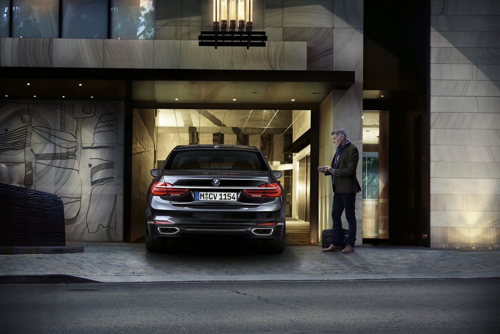 BMW řady 7 v novém modelovém roce s dálkově ovládaným parkováním.
