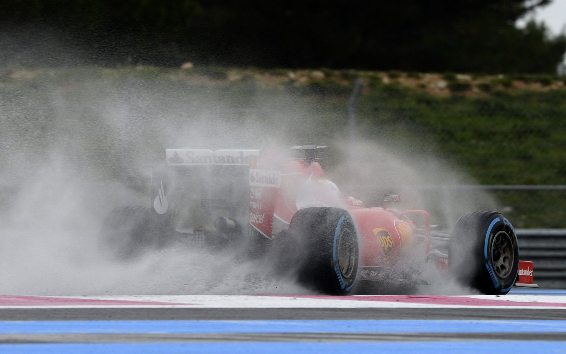 Sebastian Vettel při testech pneumatik do deště na trati Paul Ricard