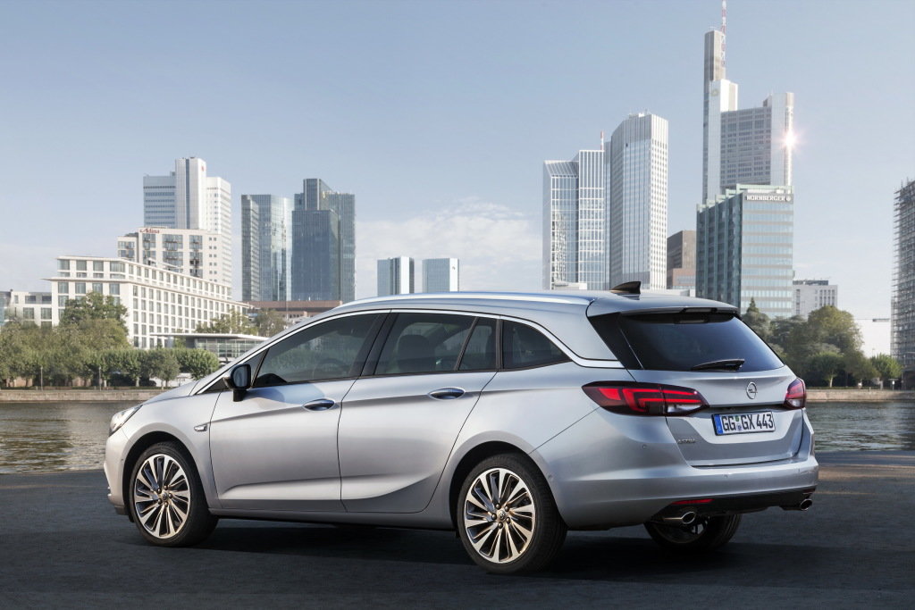 Opel Astra Sports Tourer míří na český trh, ceny začínají na 335 tisících.