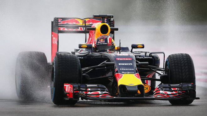 Red Bull by měl mít dle Chestera nad Renaultem převahu