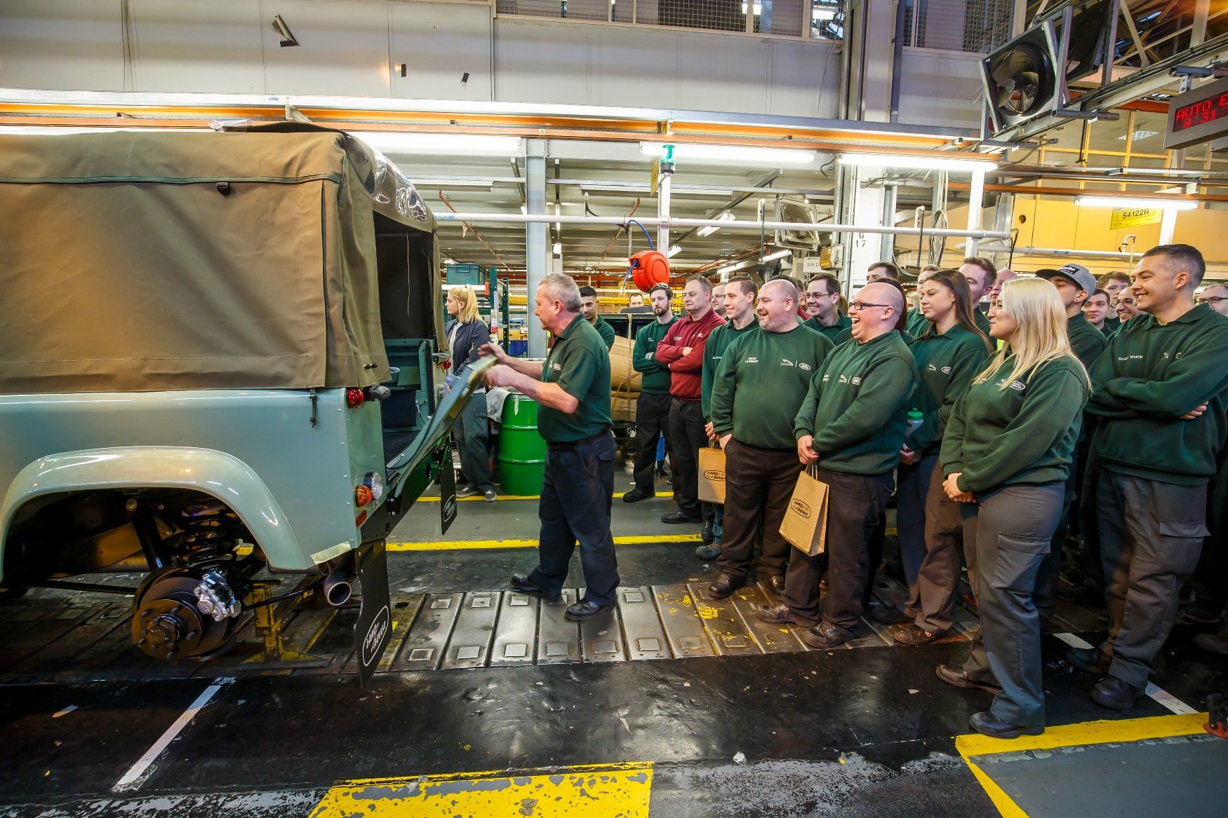 Land Rover vyrobil 29. ledna 2016 poslední Defender.