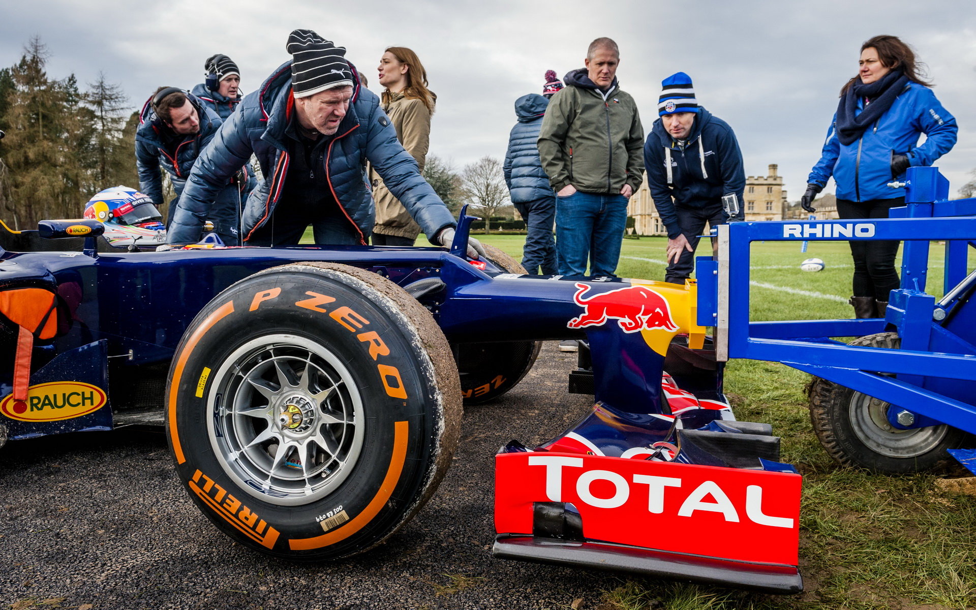 Daniel Ricciardo při roadshow v Anglii a přípravy pro přetlačovanou