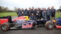 Daniel Ricciardo při roadshow v přetlačované s rugbyovým týmem