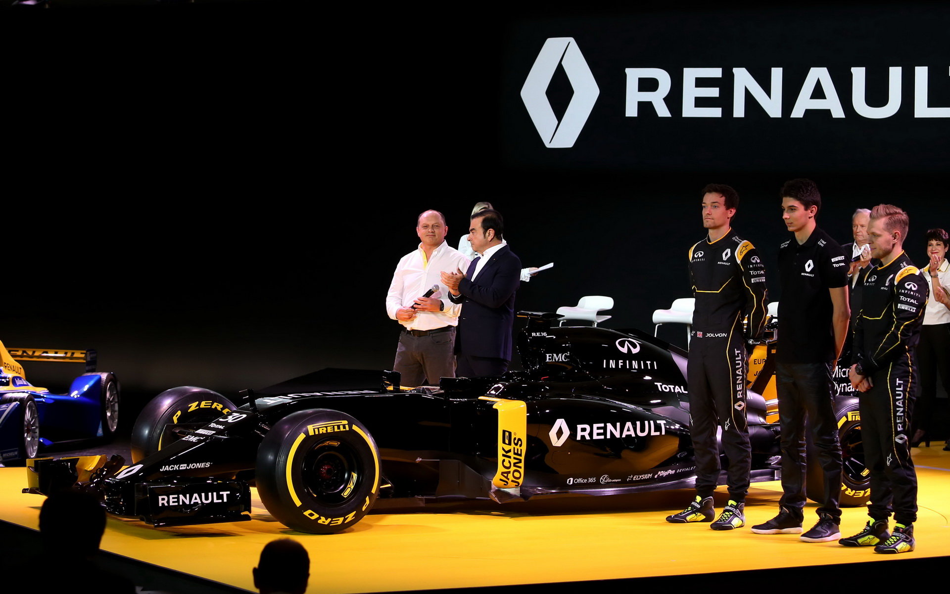 Ocon je letos také testovacím jezdcem Renaultu v F1, kde jej čekají vybrané páteční tréninky