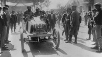 Renault type K na 990 km dlouhém závodu Paříž - Vídeň pořádaném 26. - 29. 6. 1902, pilot Marcel Renault ho vyhrál v čase 15:47:43 hod