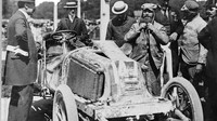 Renault type K na 990 km dlouhém závodu Paříž - Vídeň pořádaném 26. - 29. 6. 1902, pilot Marcel Renault ho vyhrál v čase 15:47:43 hod