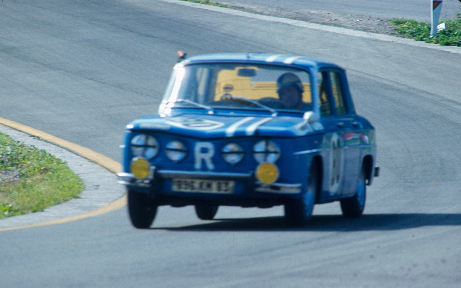 Renault 8 Gordini na okruhu