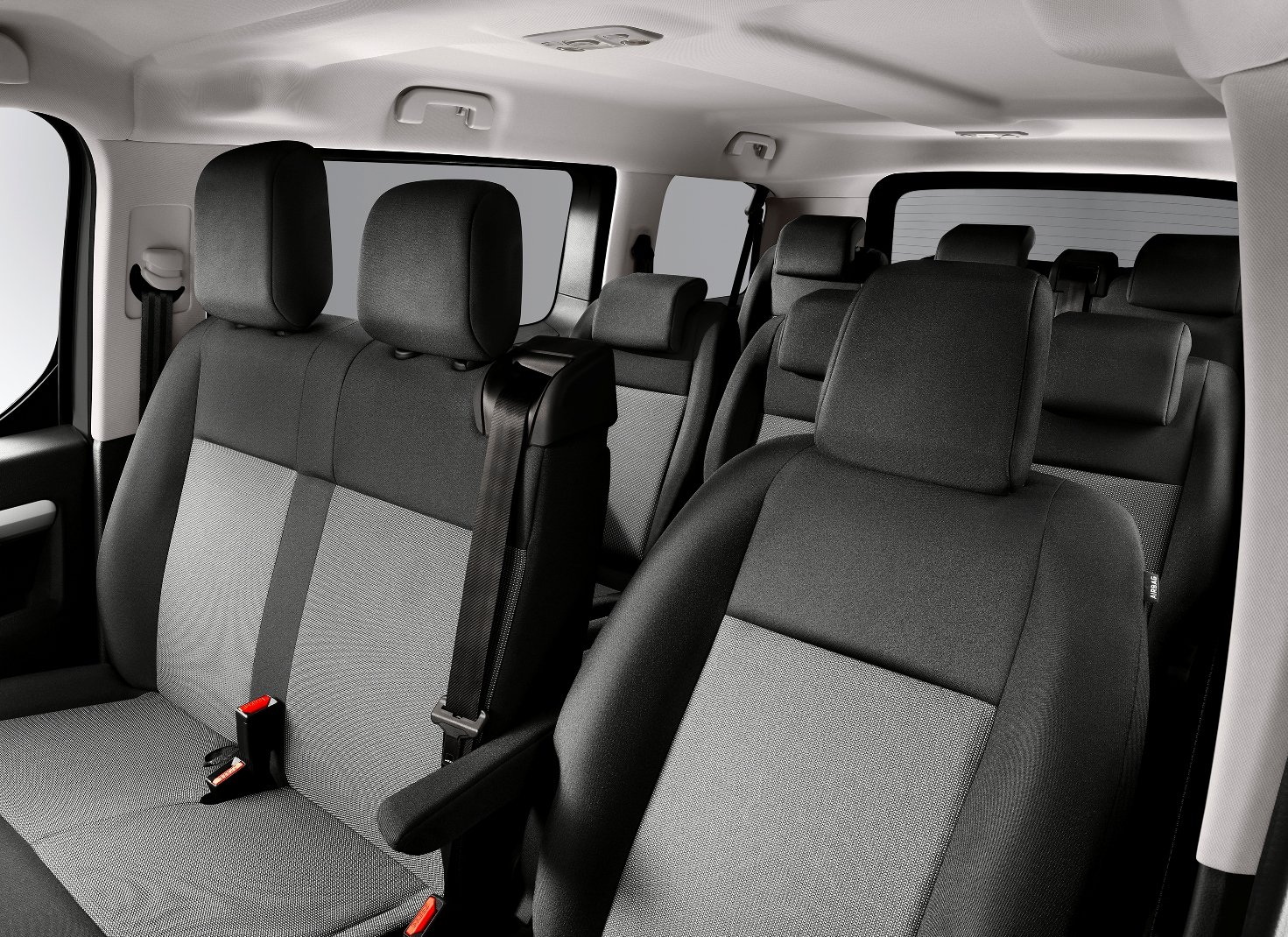 Uvnitř může být až devět míst k sezení, Citroën SpaceTourer.