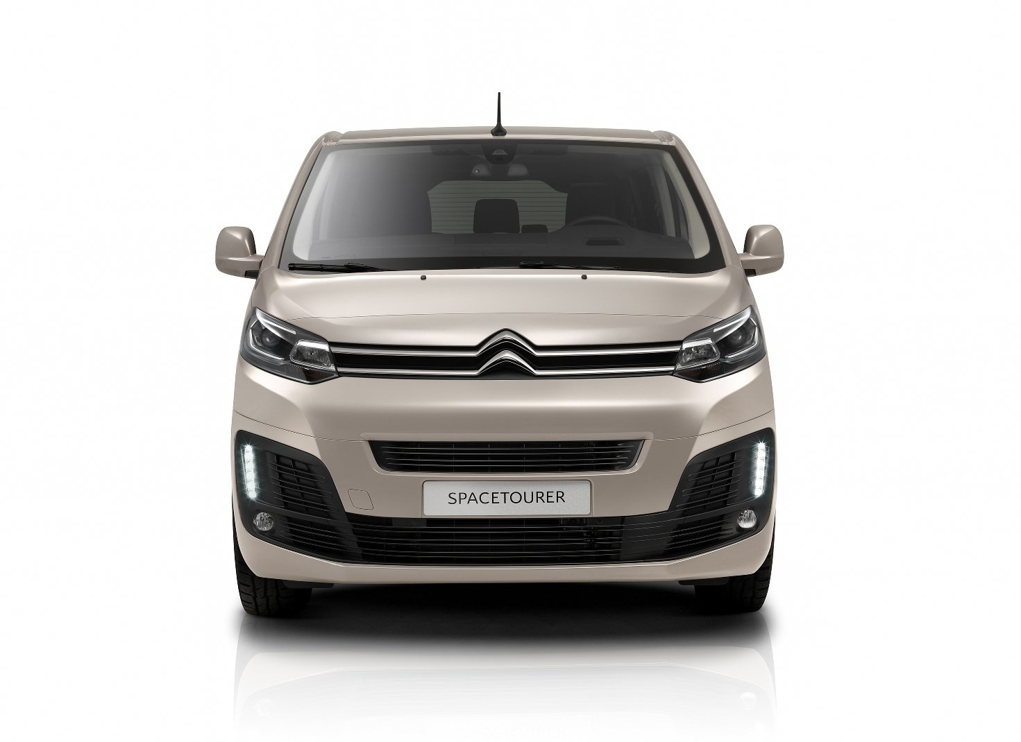 Citroën SpaceTourer nahrazuje model Jumpy, konkurovat chce především Multivanu a třídě V.