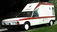 Tatra 613 našla uplatnění i jako sanitní vůz. Raritní model 613 SV byl kdysi na prodej za necelých 460 tisíc korun.