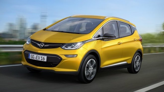 Opel Ampera-e slibuje dostatek místa pro pět lidí a dlouhý elektrický dojezd.