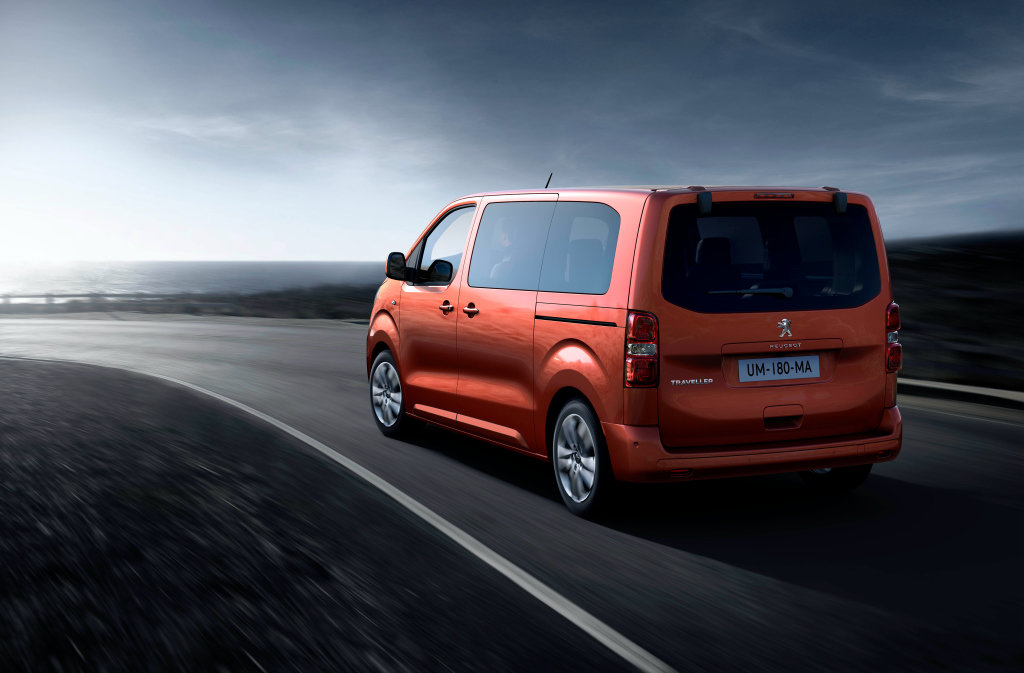 Zavazadlový prostor pojme až 4900 litrů, Peugeot Traveller.