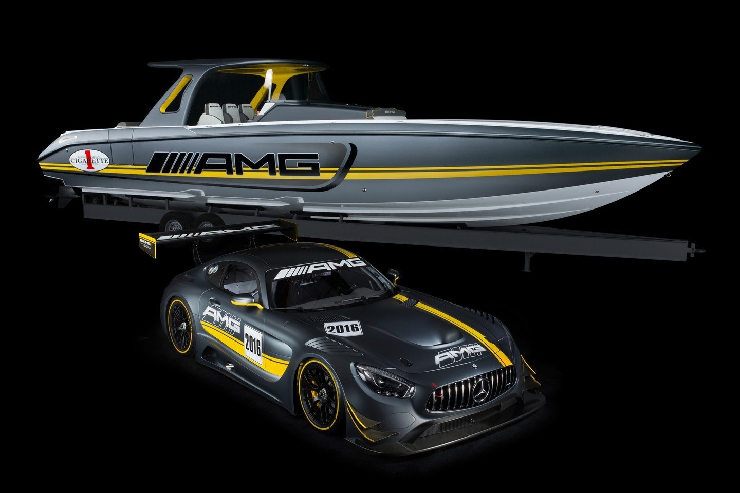 Člun Cigarette Racing Team 41’ SD GT3 a Mercedes-AMG GT3