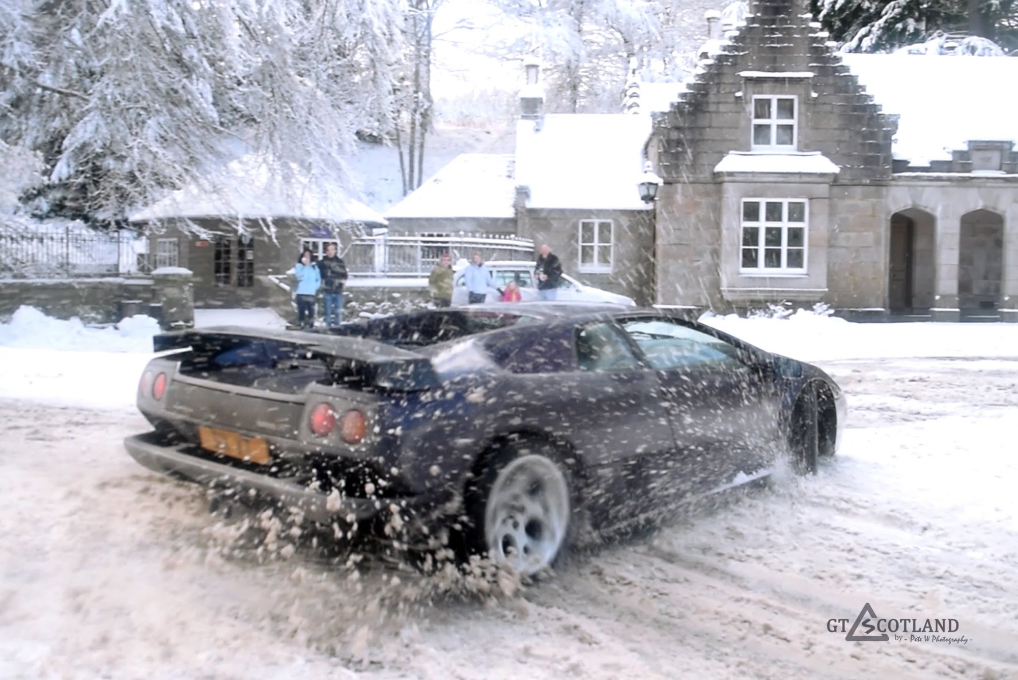 Lamborghini Diablo při řádění na sněhu