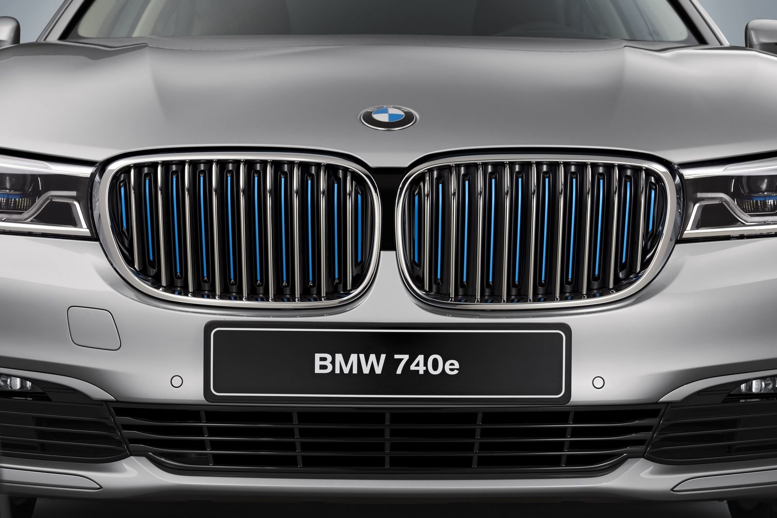 BMW 740e iPerformance je prvním modelem nově vzniklé značky pro plug-in hybridy.