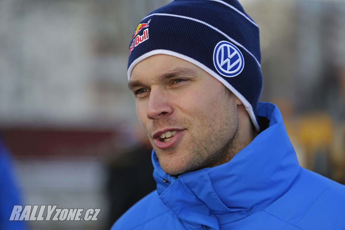 Andreas Mikkelsen se po nějaké době opět posadil za volant speciálu WRC