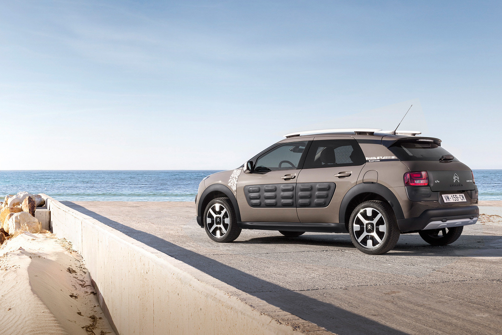 Citroën C4 Cactus Rip Curl je novou edicí populárního modelu, přinášející systém Grip Control.