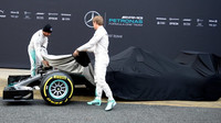 Lewis Hamilton a Nico Rosberg odhalují nový vůz Mercedes F1W 07 Hybrid