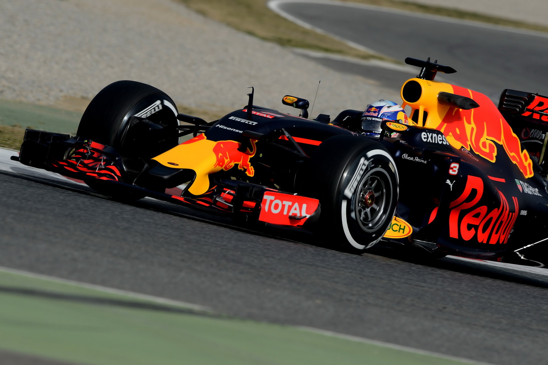 Ricciardo dokázal i s tvrdší sadou držet krok při delším výjezdu s Ferrari na měkčí sadě, otázkou je, kolik měli oba paliva