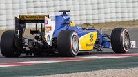 Marcus Ericsson s loňským vozem Sauber C34 - Ferrari při testech v Barceloně