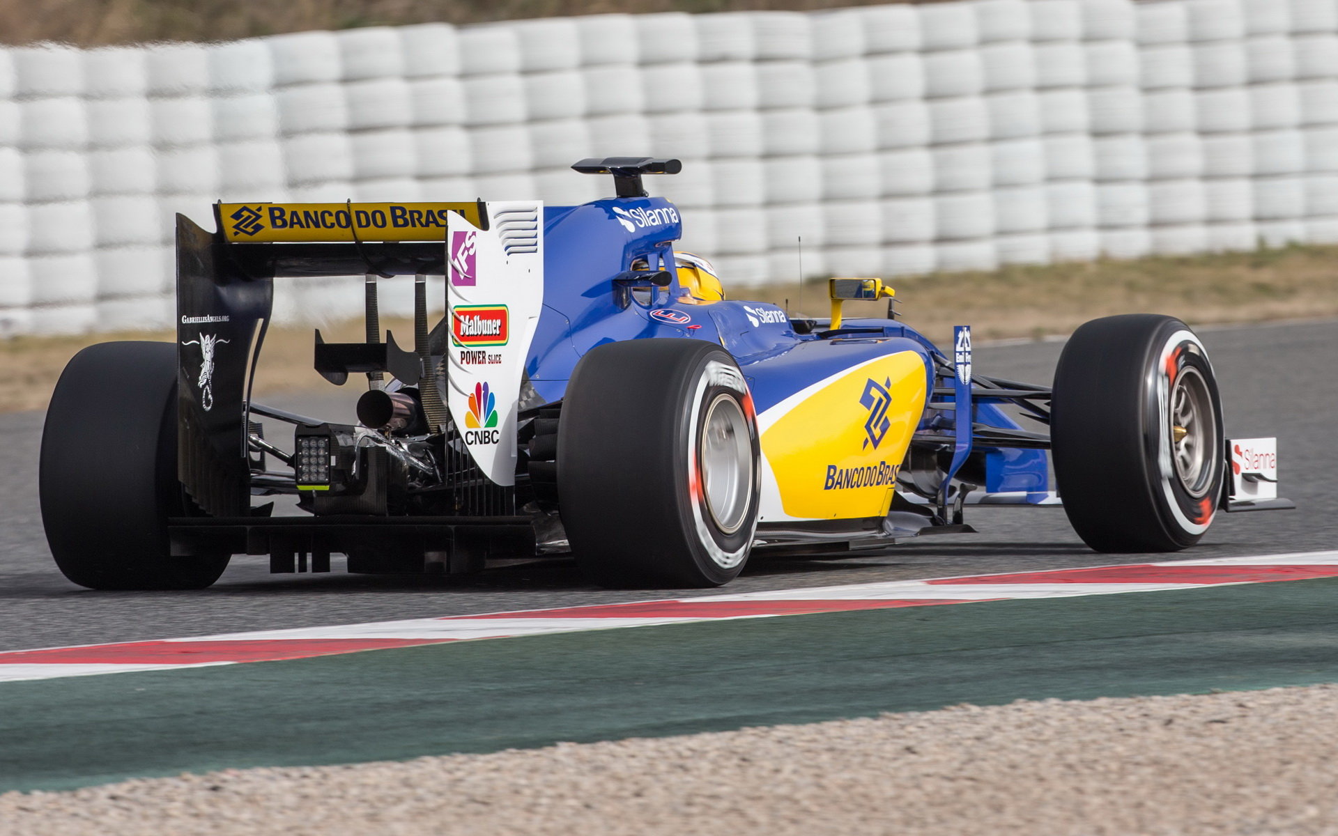 Marcus Ericsson s loňským vozem Sauber C34 - Ferrari při testech v Barceloně