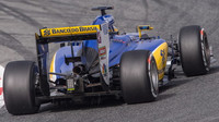 Marcus Ericsson s loňským vozem Sauber C34 - Ferrari při testech v Barceloně