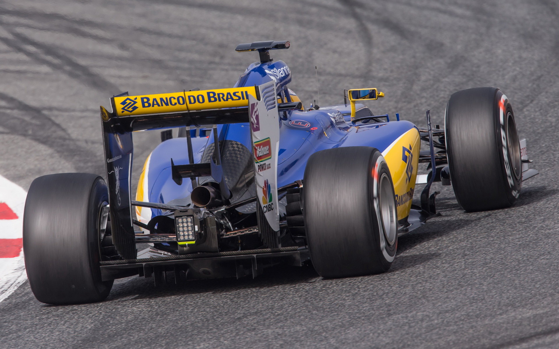 Sauber získal cenná data o pneumatikách, která využije při vývoji letošního vozu C35