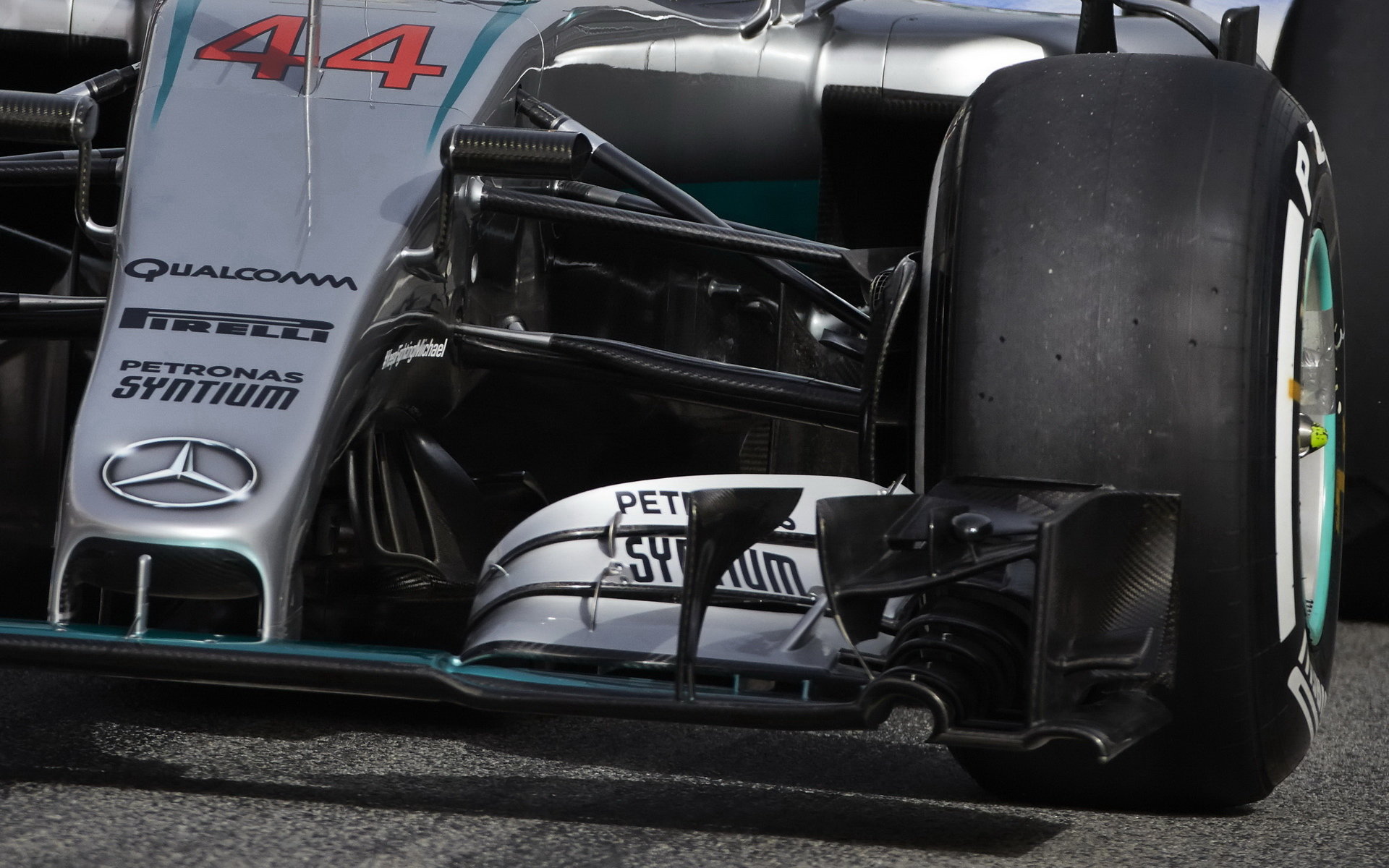 Přední křídlo vozu Mercedes F1 W07 Hybrid