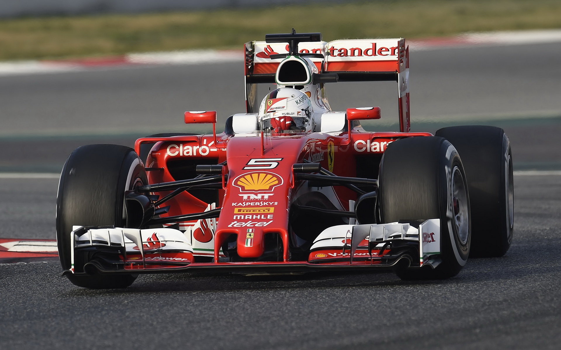 Kimi dnes u Ferrari střídá Sebastiana, na dráze se dnes rudý vůz ale ještě neukázal