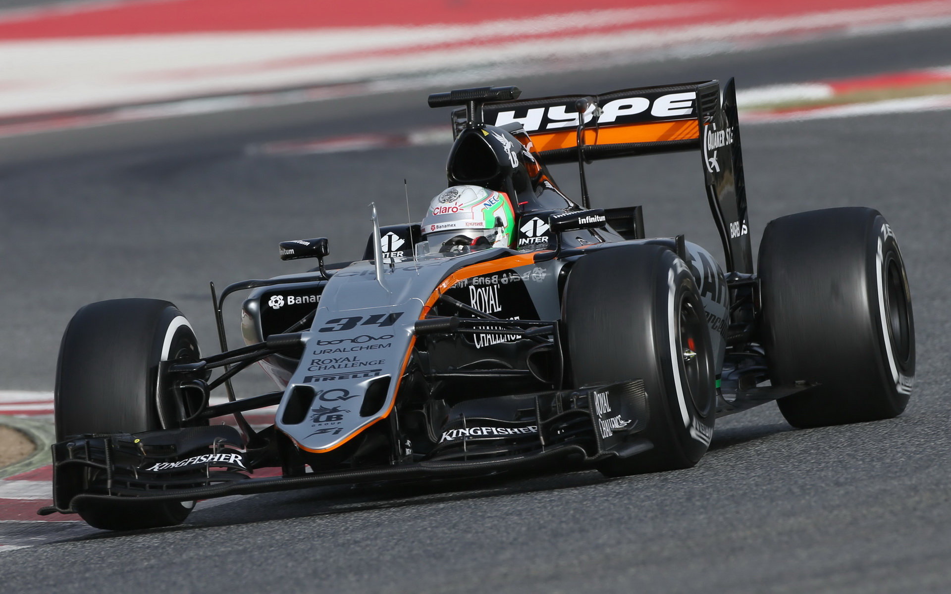 Alfonso Celis s vozem Force India VJM09 - Mercedes při testech v Barceloně