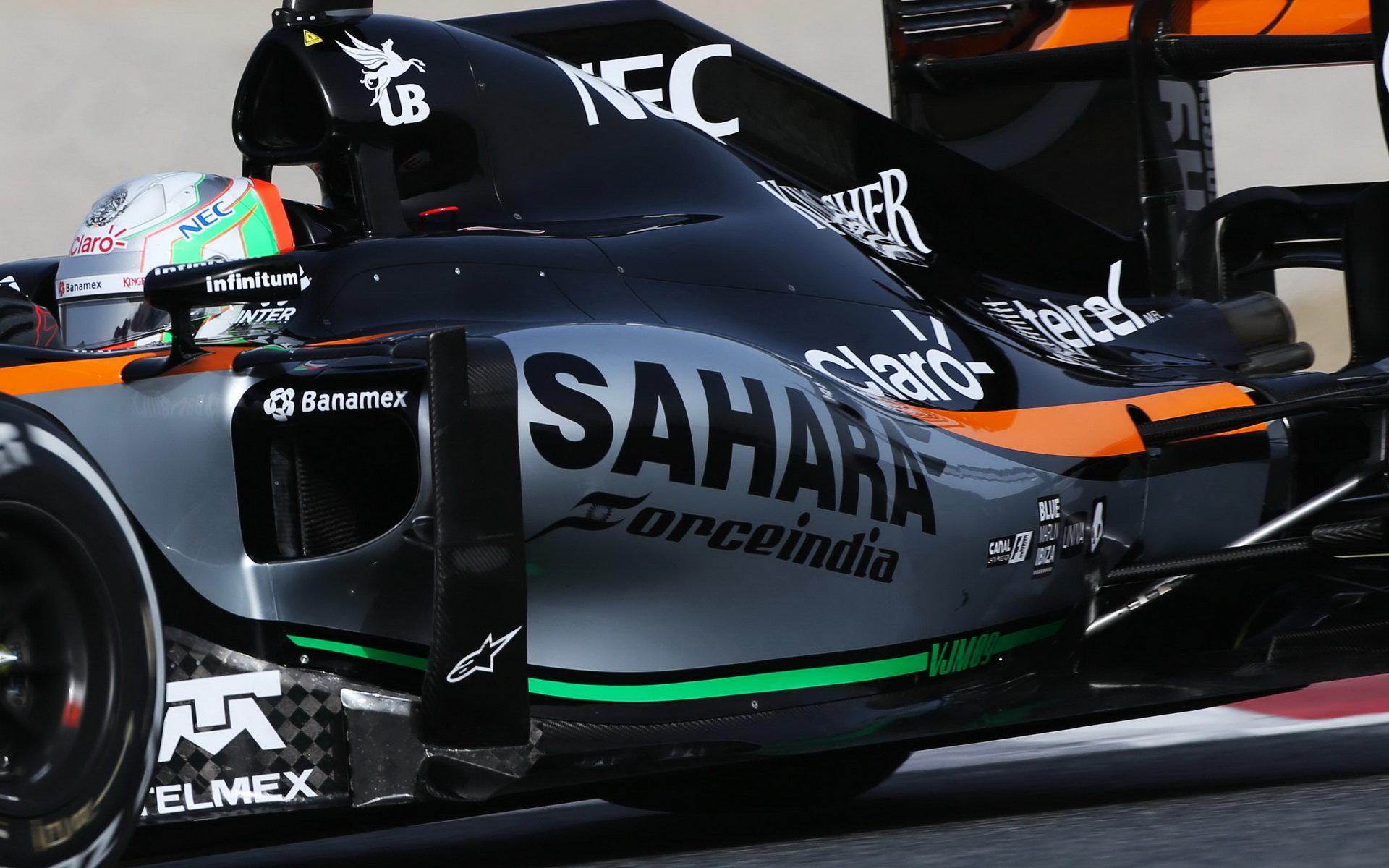 Alfonso Celis s vozem Force India VJM09 - Mercedes při testech v Barceloně