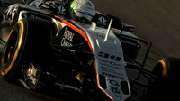 Alfonso Celis s vozem Force India VJM09 - Mercedes při testech v Barceloně