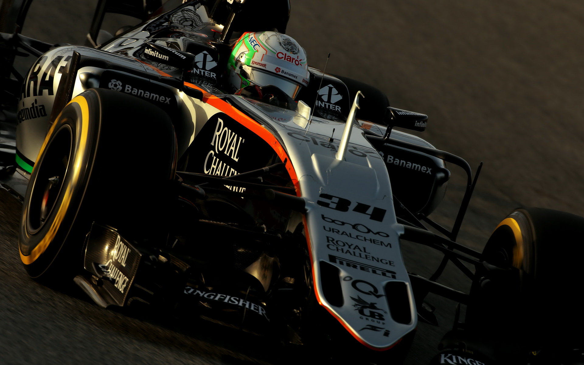 Alfonso Celis s vozem Force India VJM09 - Mercedes při testech v Barceloně